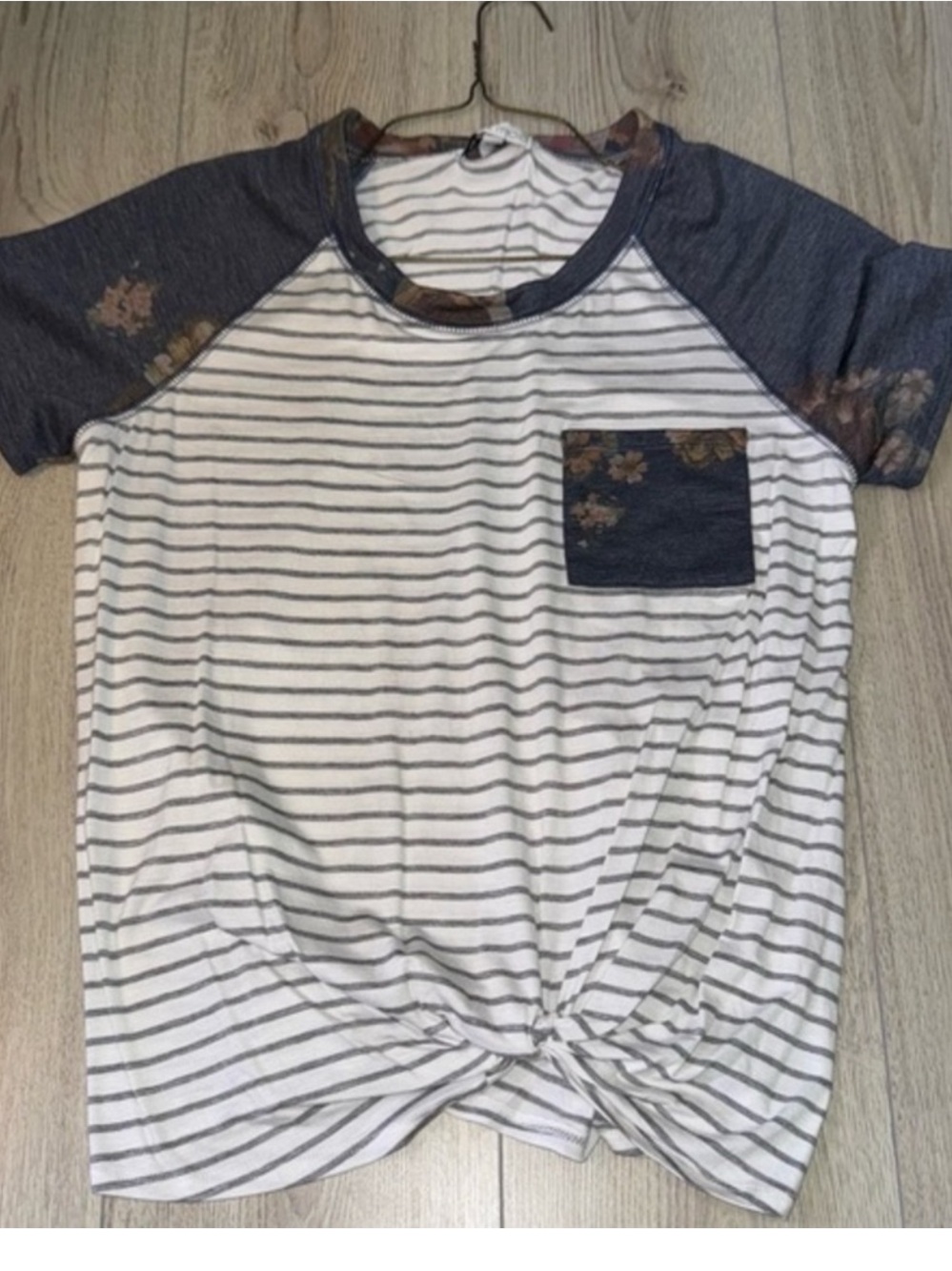 Moa Moa White & Gray Striped Knot-Front Tee shirt top